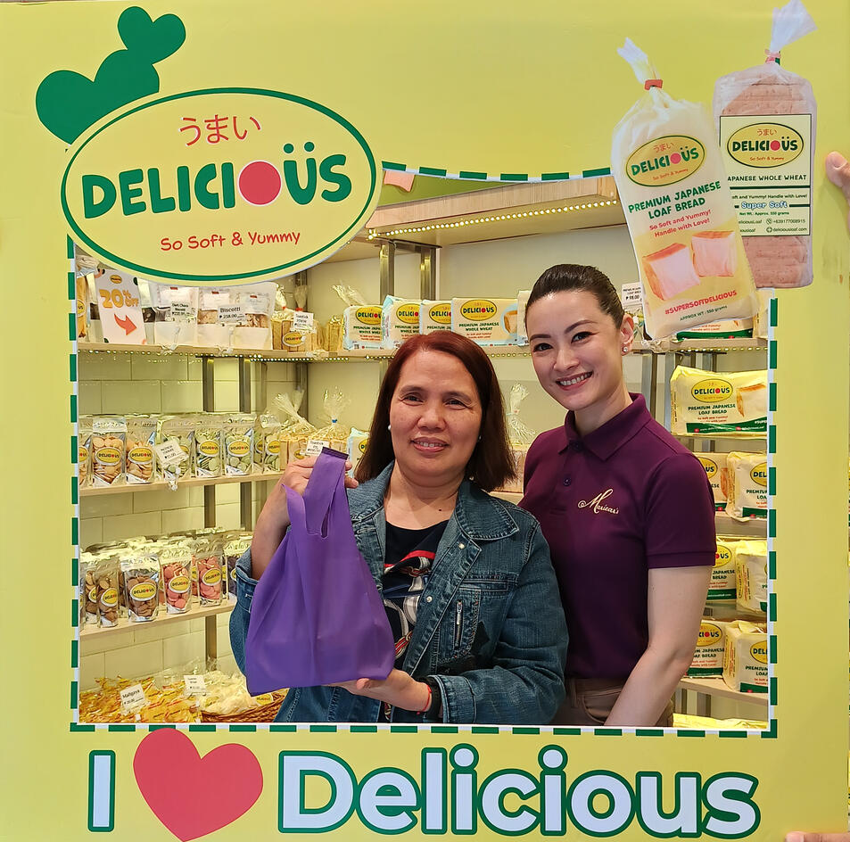 Maricar Reyes - Poon and her fan holding a frozen cake during Maricar's Meet &amp; Greet event at Everything Delicious Store E. Rodriguez Sr. Ave. branch on 26 March 2025.